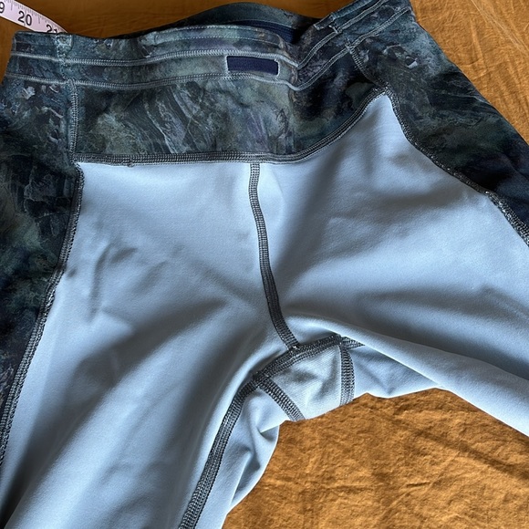 **DONATED** Lululemon cropped leggings - Picture 6 of 10